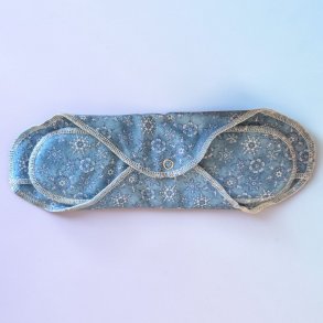 GladRags - wiederverwendbaren Damenbinden Plus � hellblau mit Schneeflocken