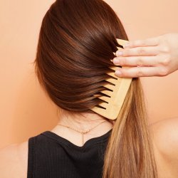 Lamazuna - Ekologisk schampobar f�r torrt och gl�migt h�r - Keratin repair