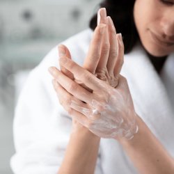 endro cosmtiques - BIO Hand &amp; Nail cream - Moisturizing