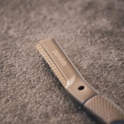 Pandoo - Eyebrow scraper - Black