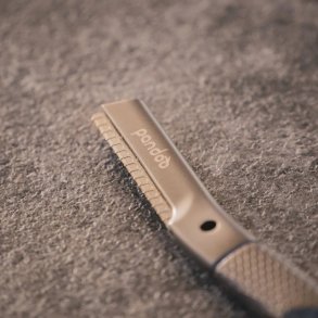 Pandoo - Eyebrow scraper - Black